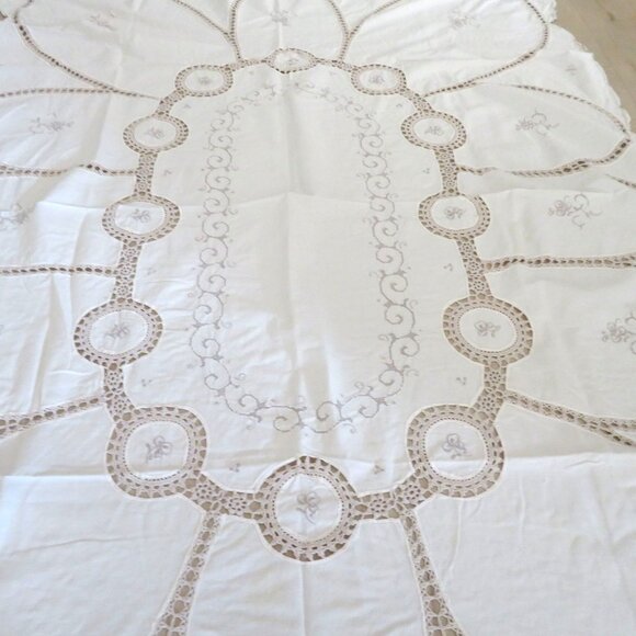 Vintage Beige Cotton Tablecloth Embroidered Floral Crochet Lace Details 48 x 66 - Picture 8 of 12